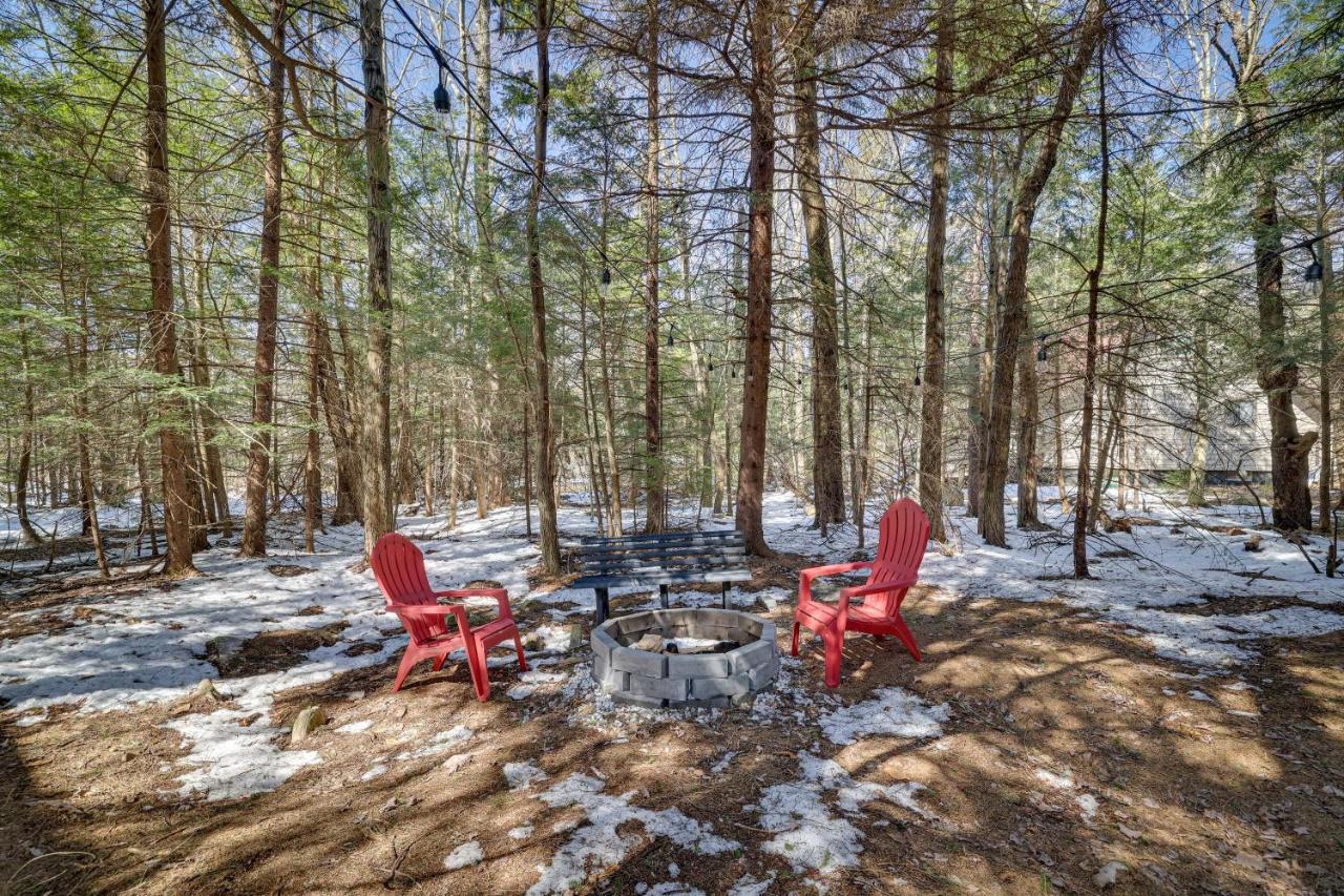 Pocono Summit Vacation Rental With Grill And Fire Pits Exterior photo