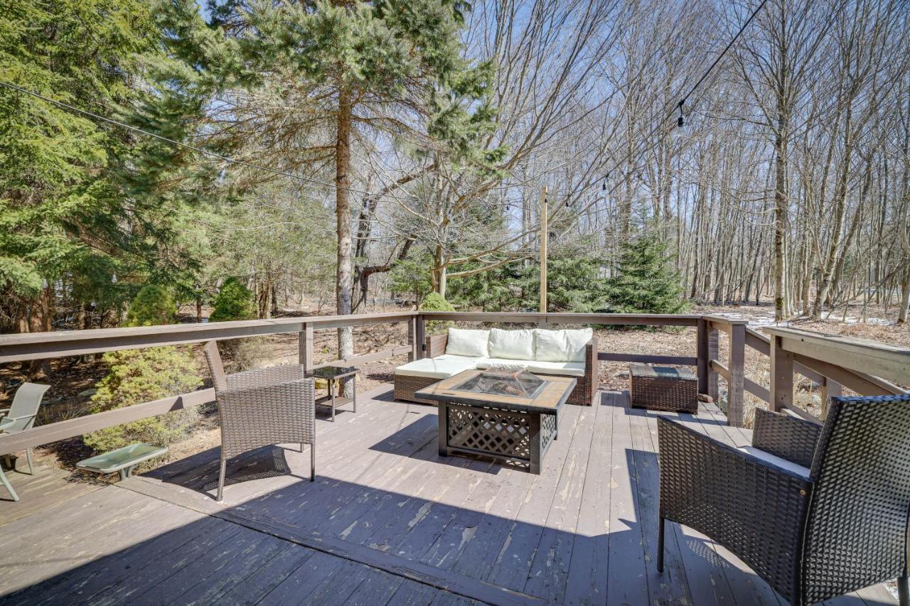 Pocono Summit Vacation Rental With Grill And Fire Pits Exterior photo